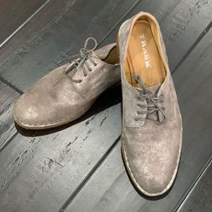 Trask metallic leather oxford